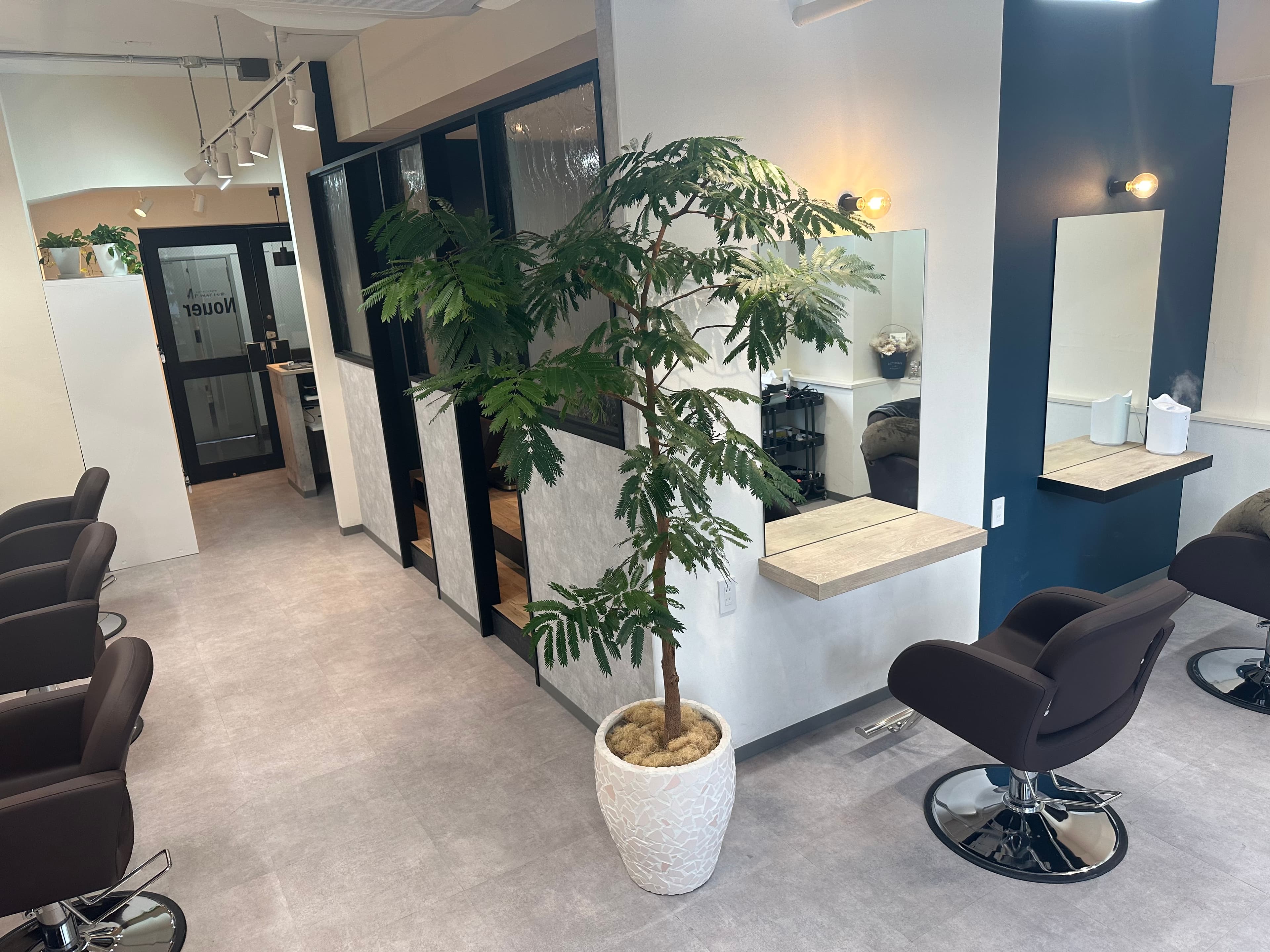 少人数空間で、ゆったりと髪と向き合える時間を