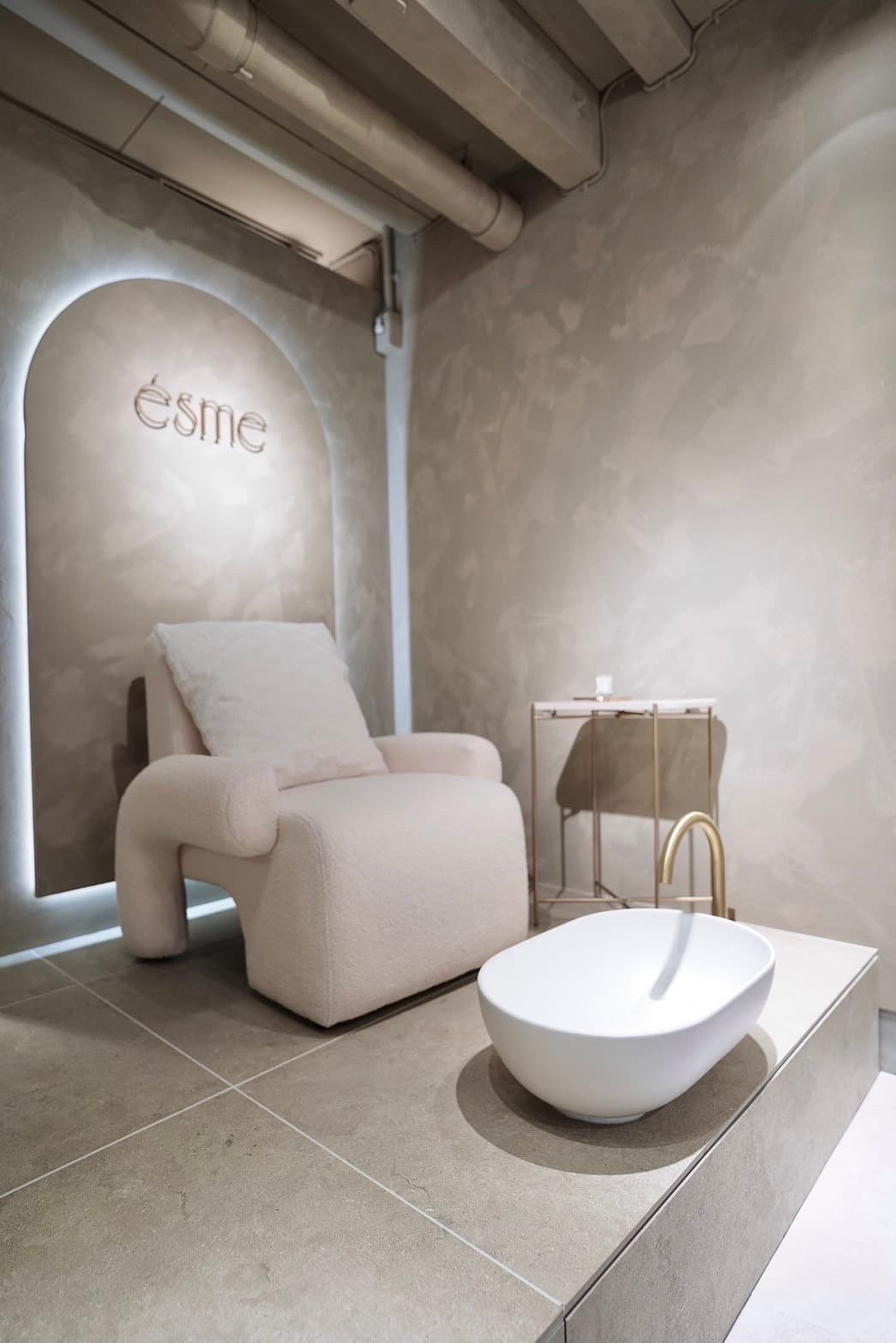 A rare luxury foot spa in Japan