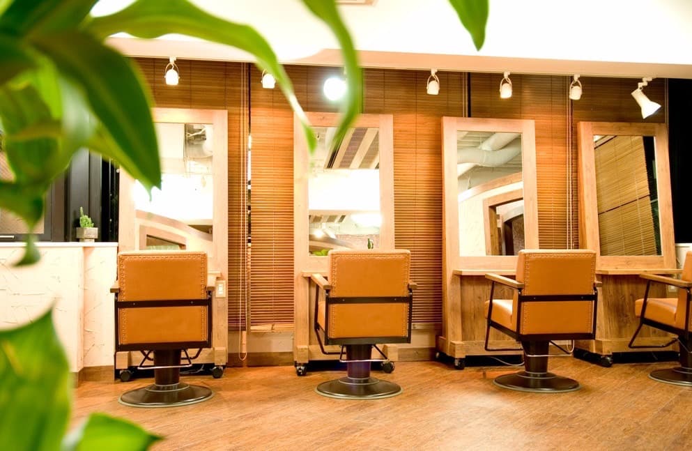 A salon highly rated by foreign customers