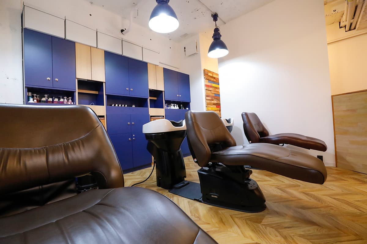 Relaxing time with full flat shampoo and head spa