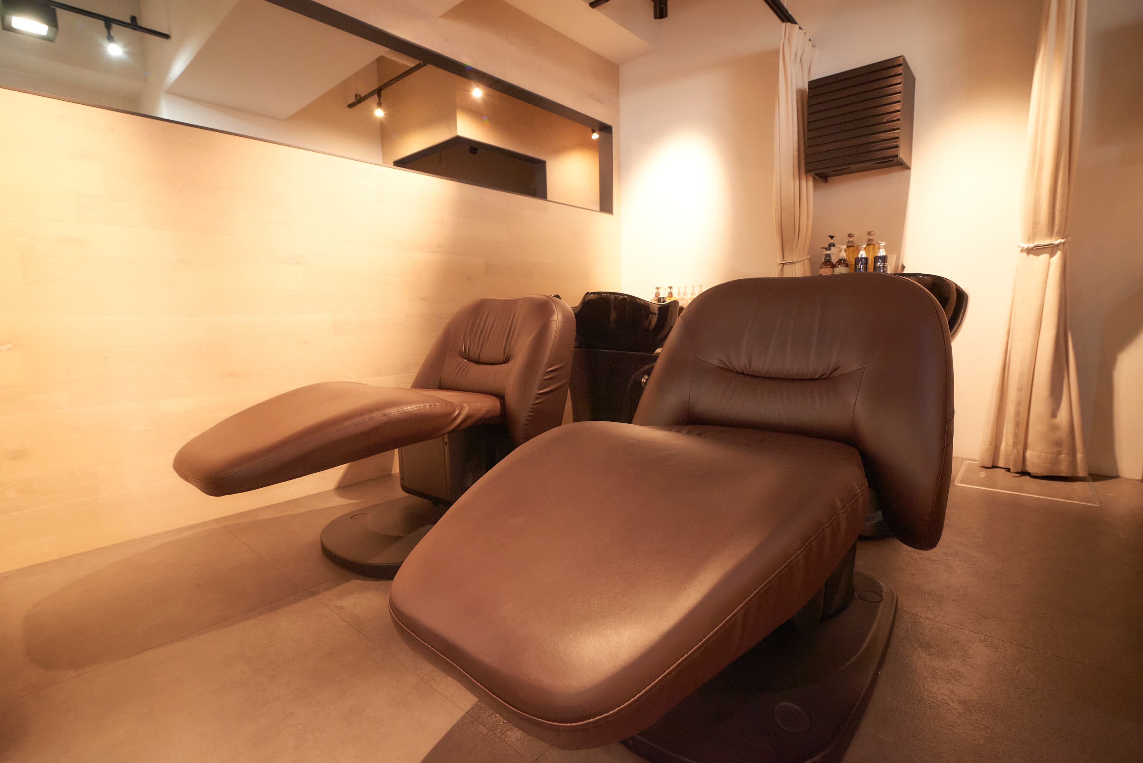 Mora shampoo booth