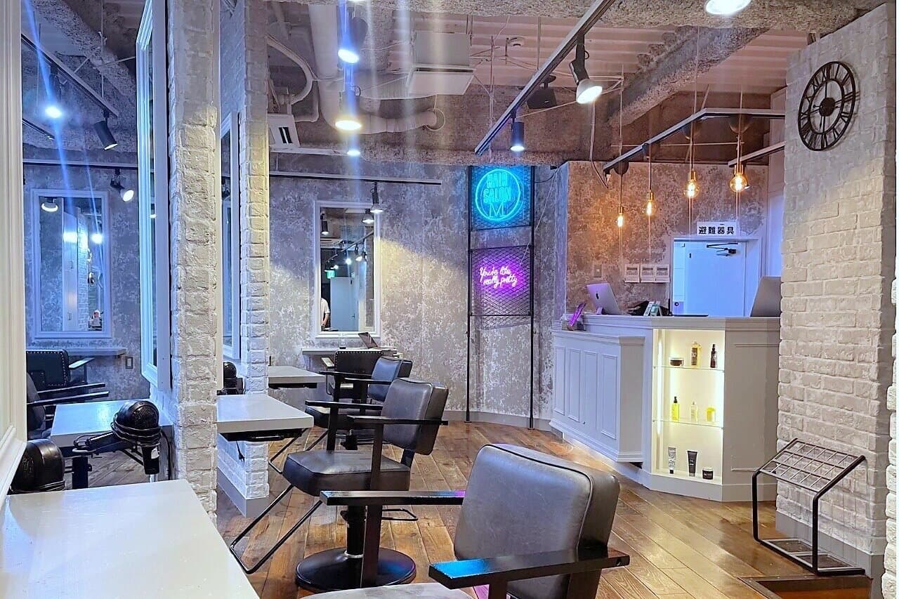 Right next to Shibuya station. A sophisticated hideaway salon where you can forget the hustle and bustle of the city.
