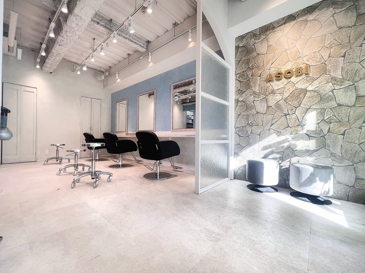 5 minute walk from Harajuku Station, 3 minute walk from Meiji Jingumae Station | Also in between sightseeing and shopping