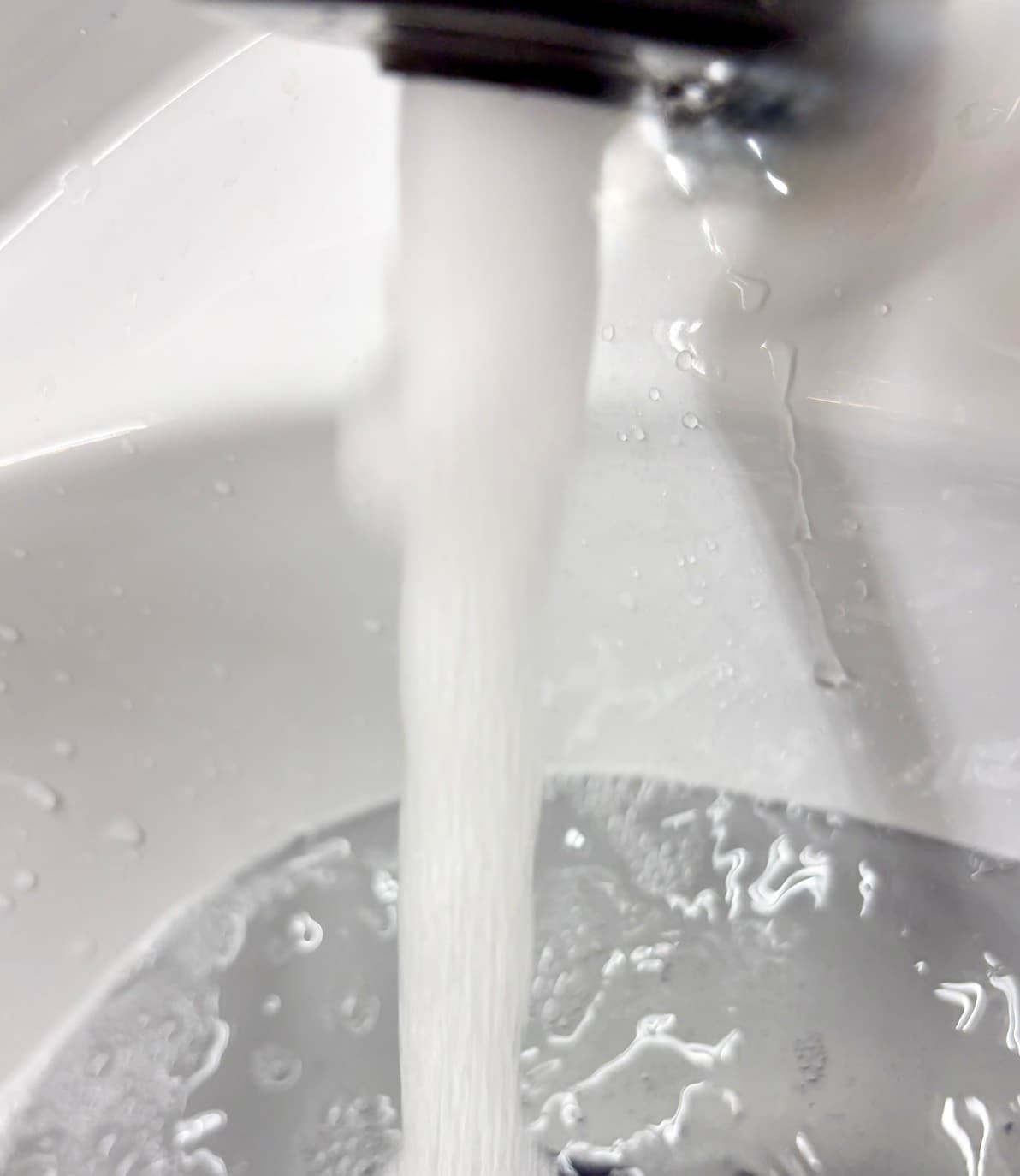 【水道水を使わない特別な頭皮クレンジング】